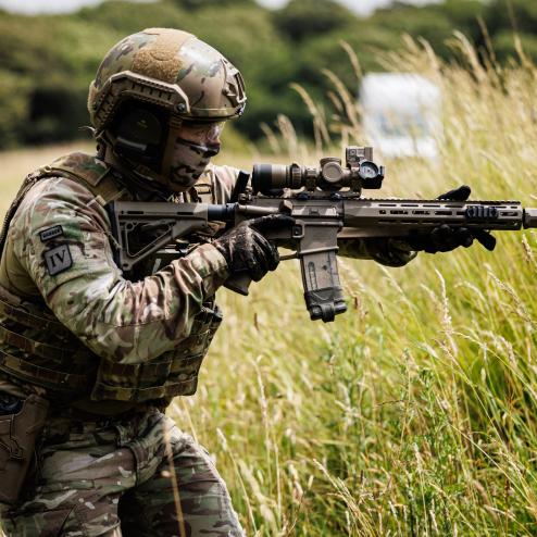 KAC L403A1 소총을 시연하는 영국 육군 레인저 연대 4대대 요원