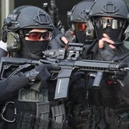 신형 무기를 쓰는 세종 경찰 특공대의 대 테러 훈련