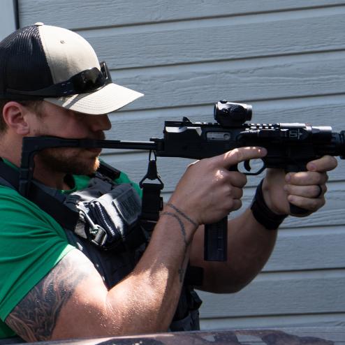 MP9 기관단총을 쓰는 미 연방 보안관 요원