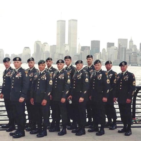 9.11 테러 이전 맨해튼에서 기념촬영을 한 그린베레 5특전단 요원들
