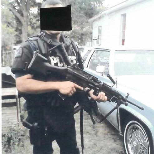 텍사스 댈러스 시 무법 지역에서 발견된 M249 기관총