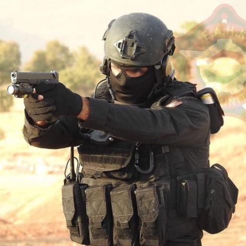 글록 18C 권총을 쓰는 쿠르디스탄 정보부 특수부대