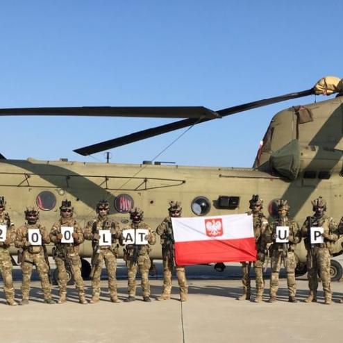 참전 용사의 생신을 축하하는 폴란드 JW GROM과 GPNVG-18