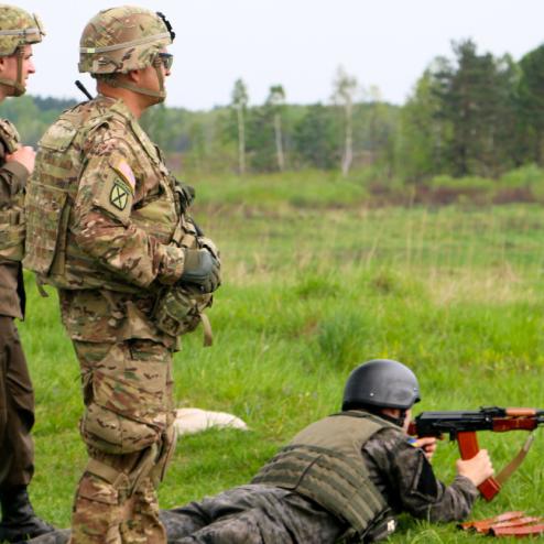 이라크 뿐만 아니라 우크라이나에서도 병사들 훈련시키고 있는 미군!!!
