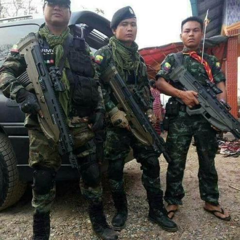 정말 괴상한 산탄 총을 쓰는 미얀마 군인들