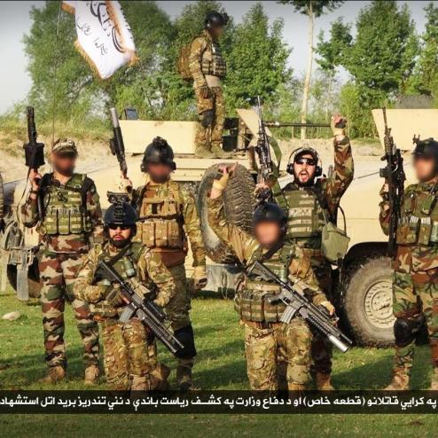 이젠 아프간 특수부대처럼 무장한 탈레반