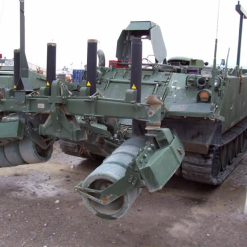 M113A2 장갑차 개조 무인 지뢰지대 개척 장비