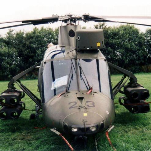 토우 대전차 미사일 발사대를 장착한 벨기에 육군 A-109 BA 무장헬기