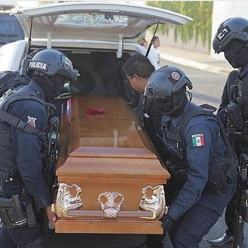 장례식도 마음 편하게 할 수 없는 멕시코 시날로아주 경찰 특공대